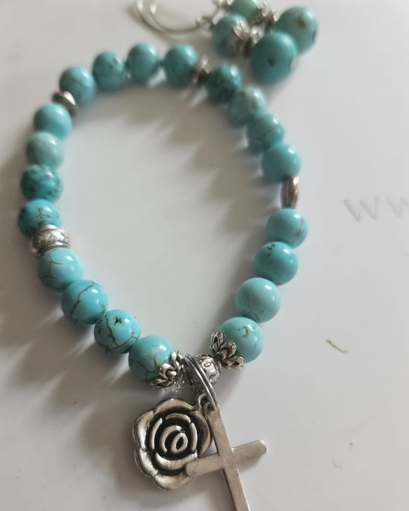Turkos jade med silverfärgade mellandelar